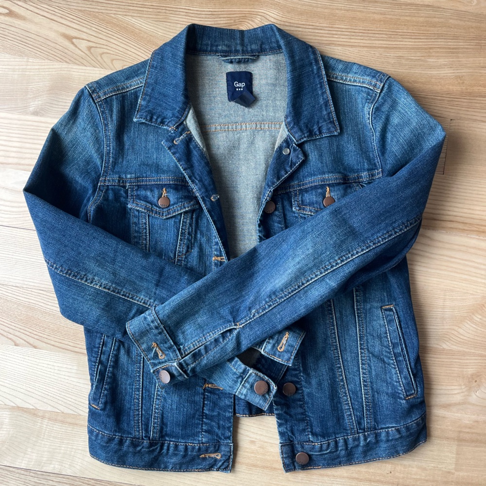 GAP Women's Classic Blue Denim Jacket